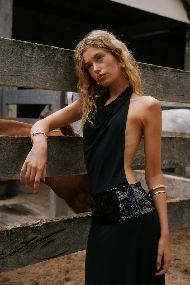 Vestito lungo da donna nero schiena nuda con paillettes