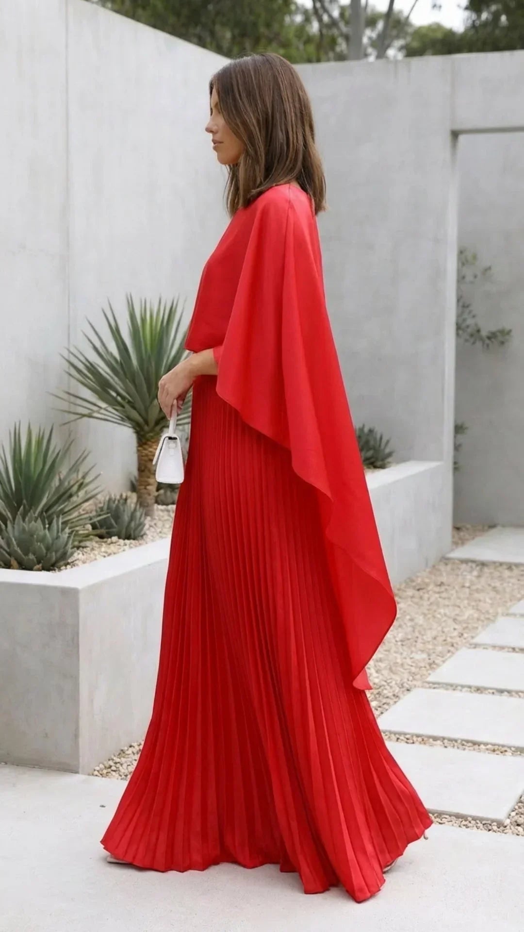 Vestito lungo da donna plissettato con maniche a mantella