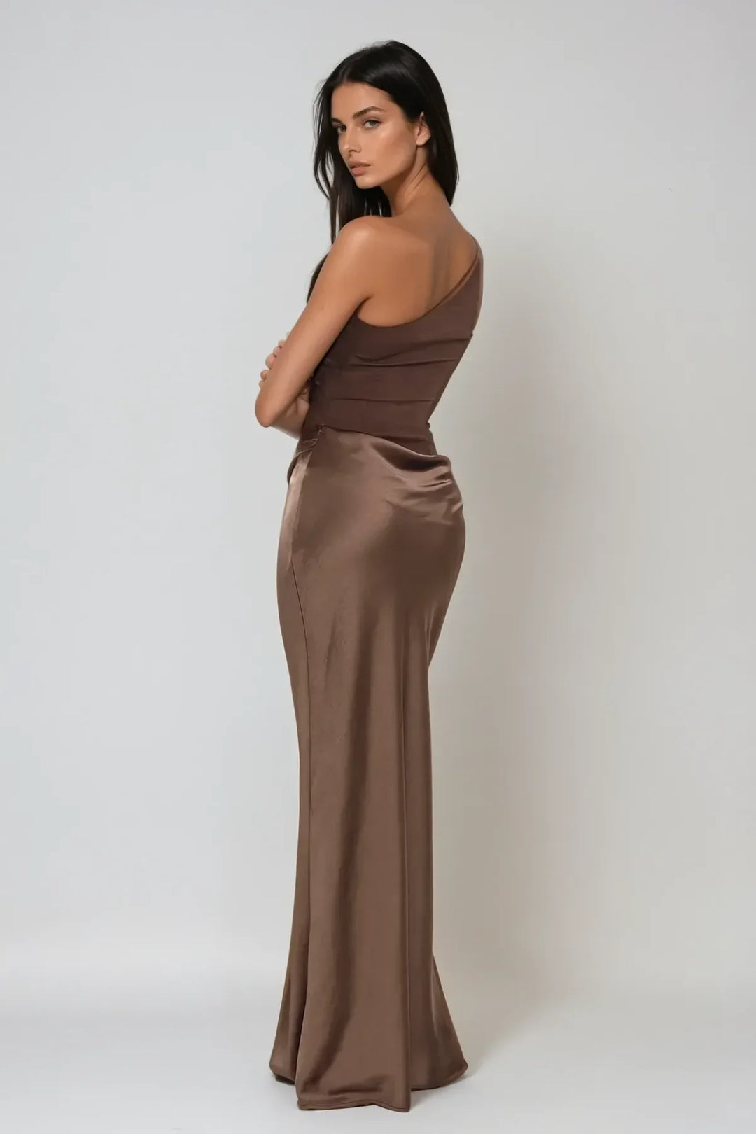 Vestito lungo da donna in raso asimmetrico