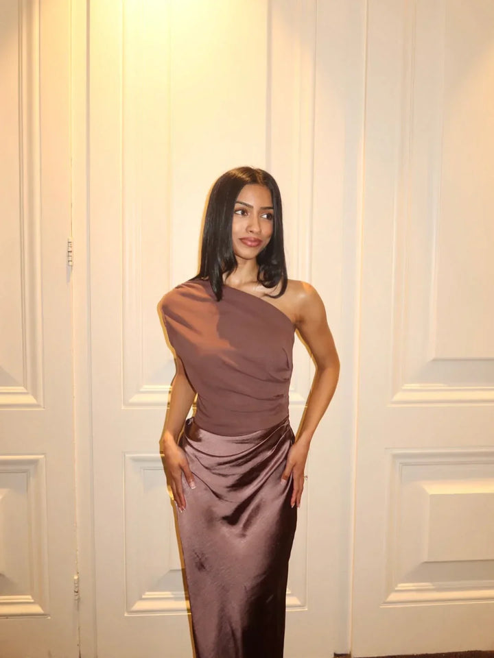 Vestito lungo da donna in raso asimmetrico