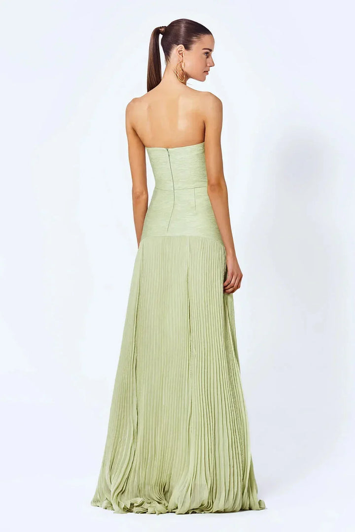 Vestito lungo donna verde chiaro senza maniche plissettato