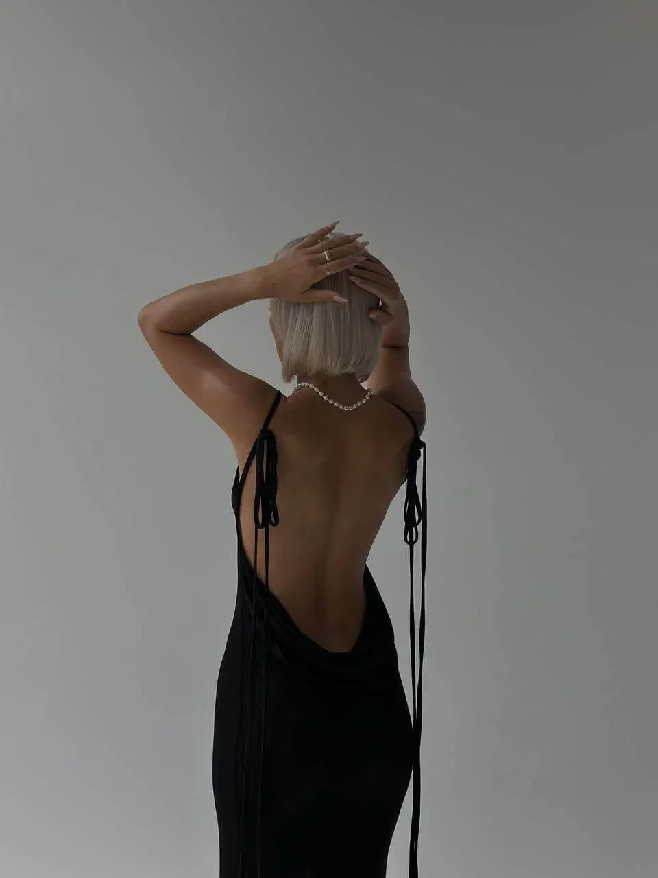 Vestito lungo elegante schiena nuda con lacci regolabili