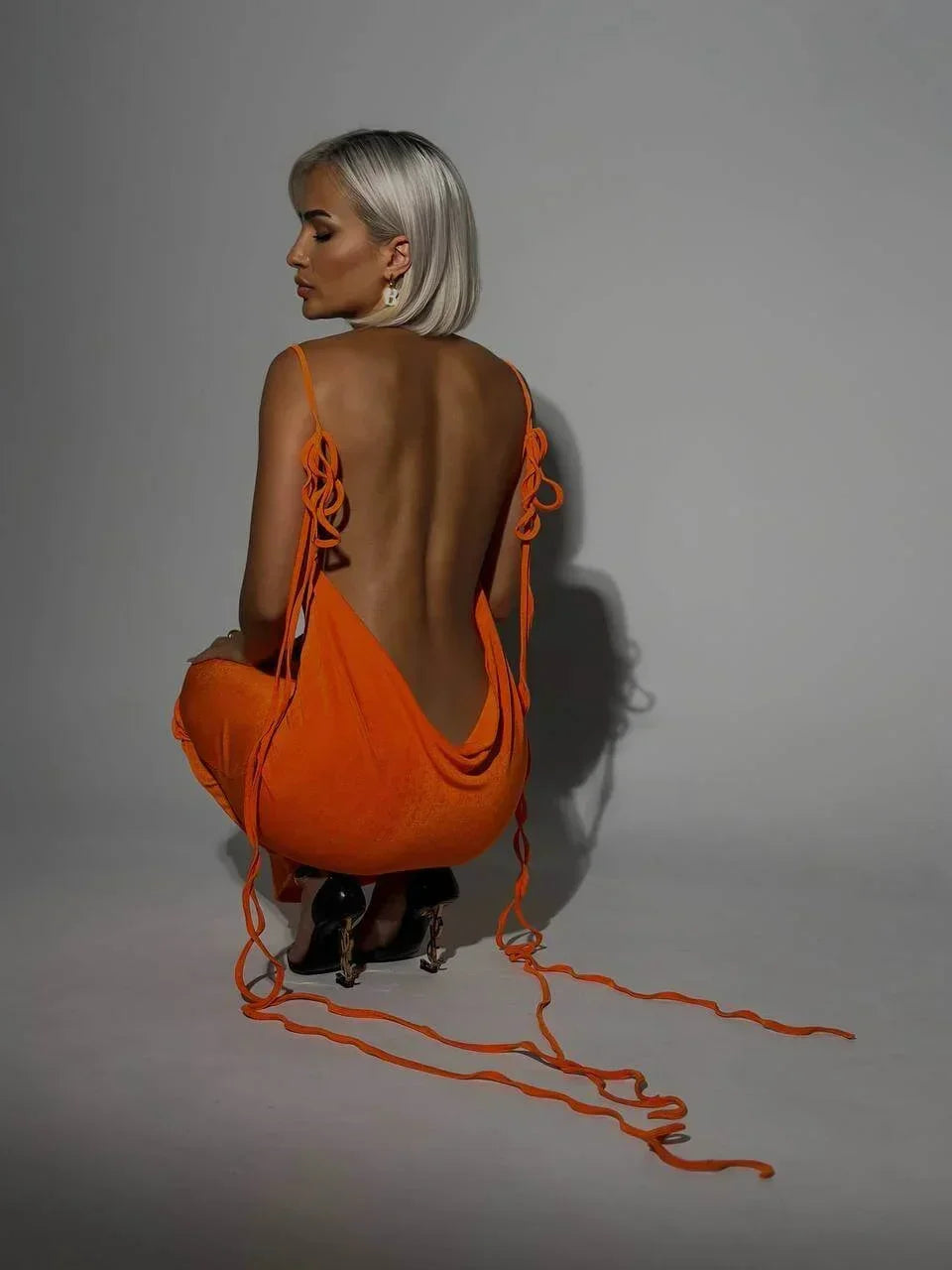 Vestito lungo elegante schiena nuda con lacci regolabili