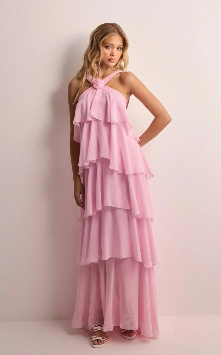 Vestito lungo rosa con scollo all'americana e volant floreali