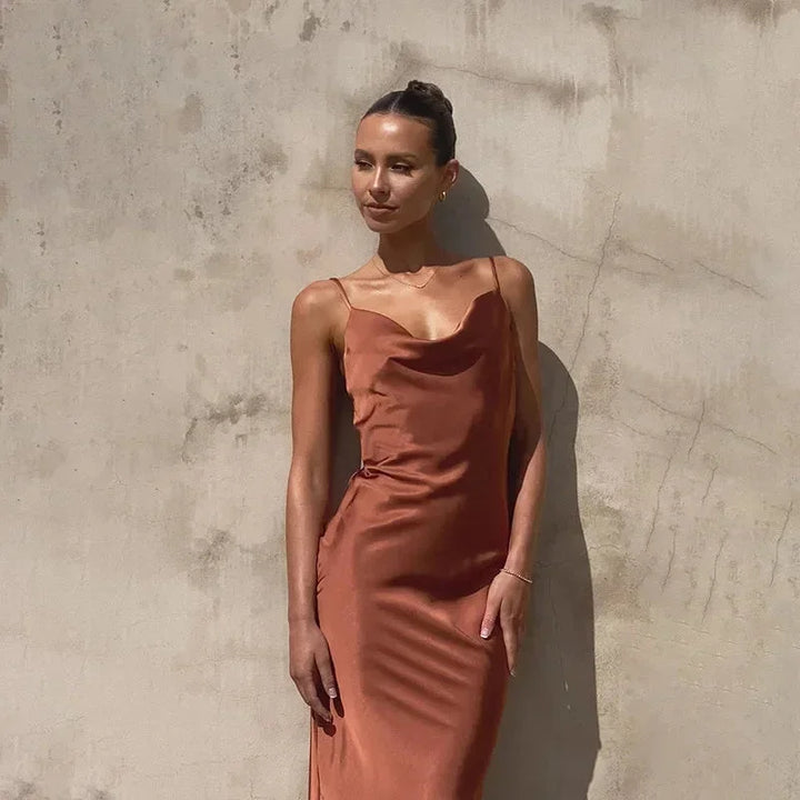 Vestito lungo donna satinato scollo a cappuccio senza maniche