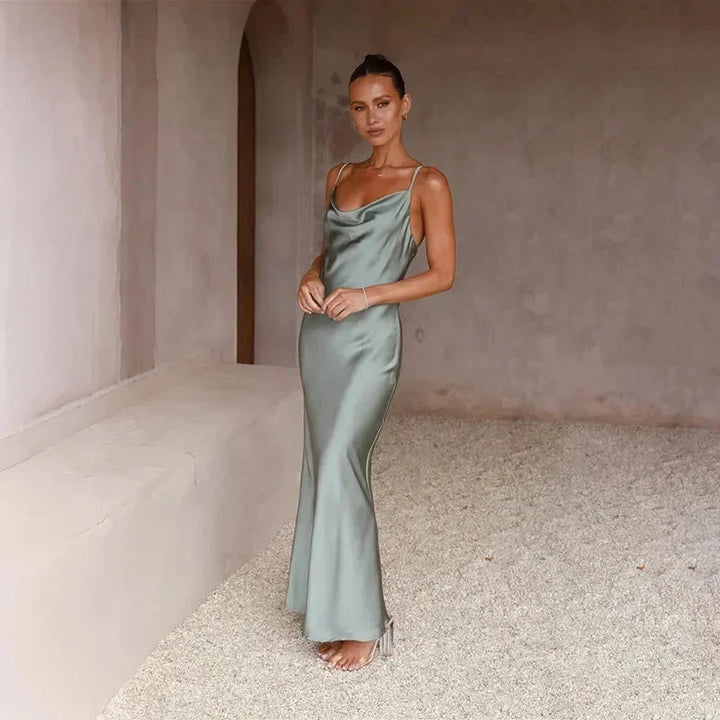 Vestito lungo donna satinato scollo a cappuccio senza maniche