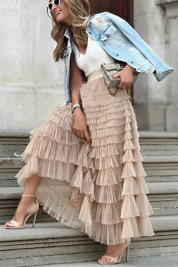 Gonna lunga donna a volant beige e canotta bianca