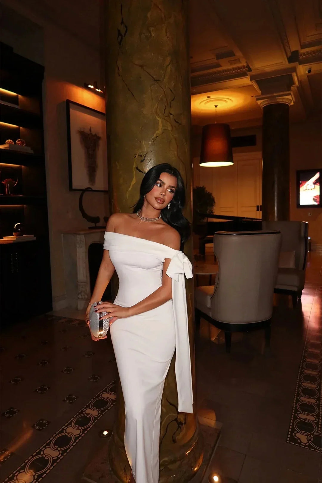 Vestito lungo bianco con Spalle scoperte e fiocco