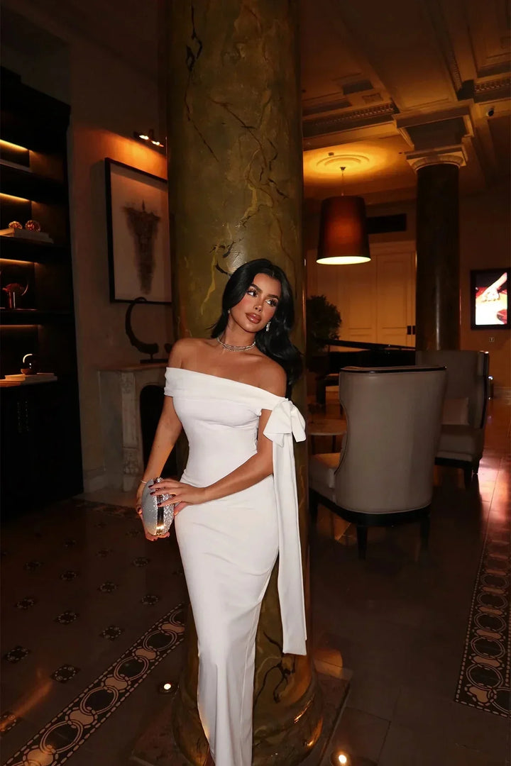 Vestito lungo bianco con Spalle scoperte e fiocco