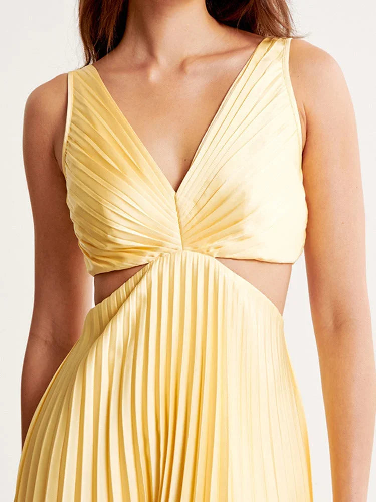 Vestito lungo giallo con scollo profondo e pieghe