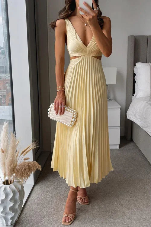 Vestito lungo giallo con scollo profondo e pieghe