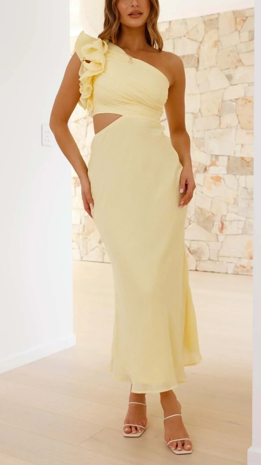 Vestito lungo donna asimmetrico giallo per serate eleganti