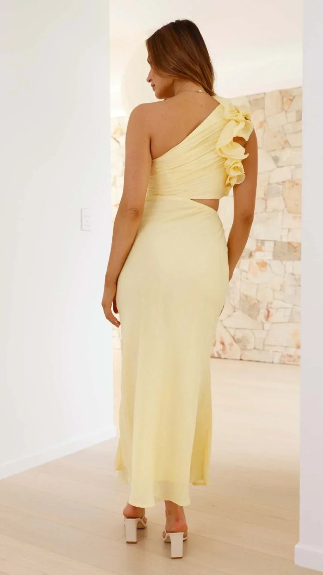 Vestito lungo donna asimmetrico giallo per serate eleganti