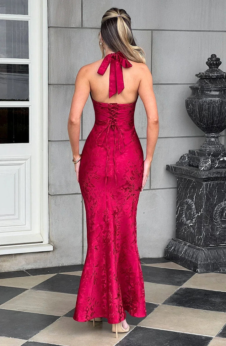 Vestito lungo rosso testurizzato con collo all’americana e scollatura profonda