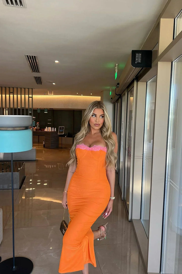 Abito midi aderente da donna con pizzo e schiena nuda