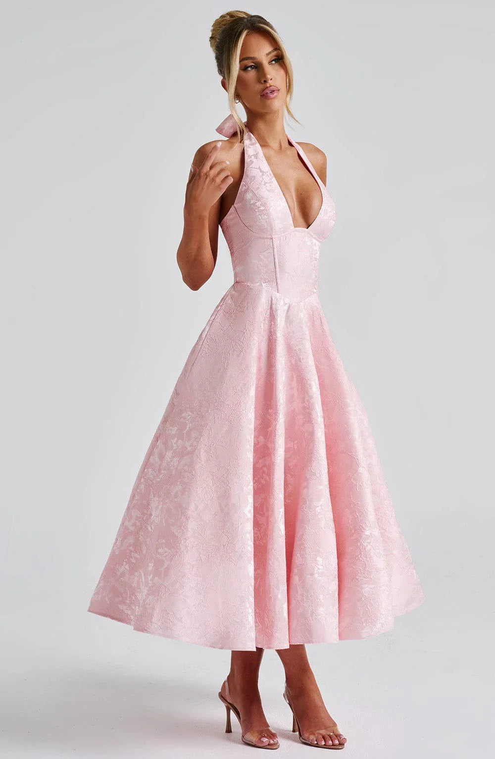 Vestito midi da donna con schiena scoperta e gonna svasata