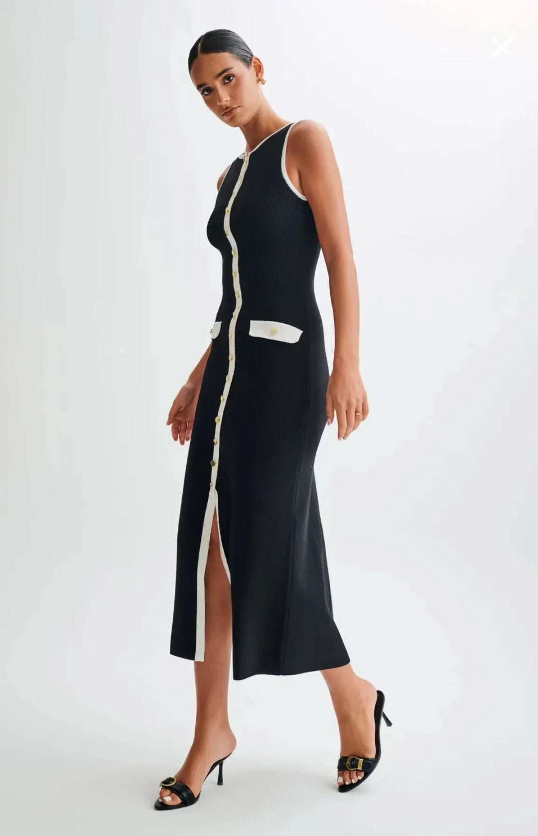 Abito midi donna nero con bottoni a contrasto
