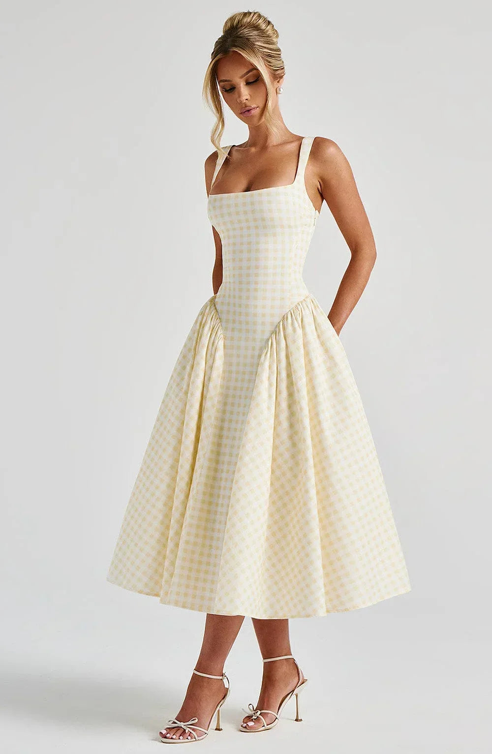 Vestito midi donna svasato a quadri e spalline larghe