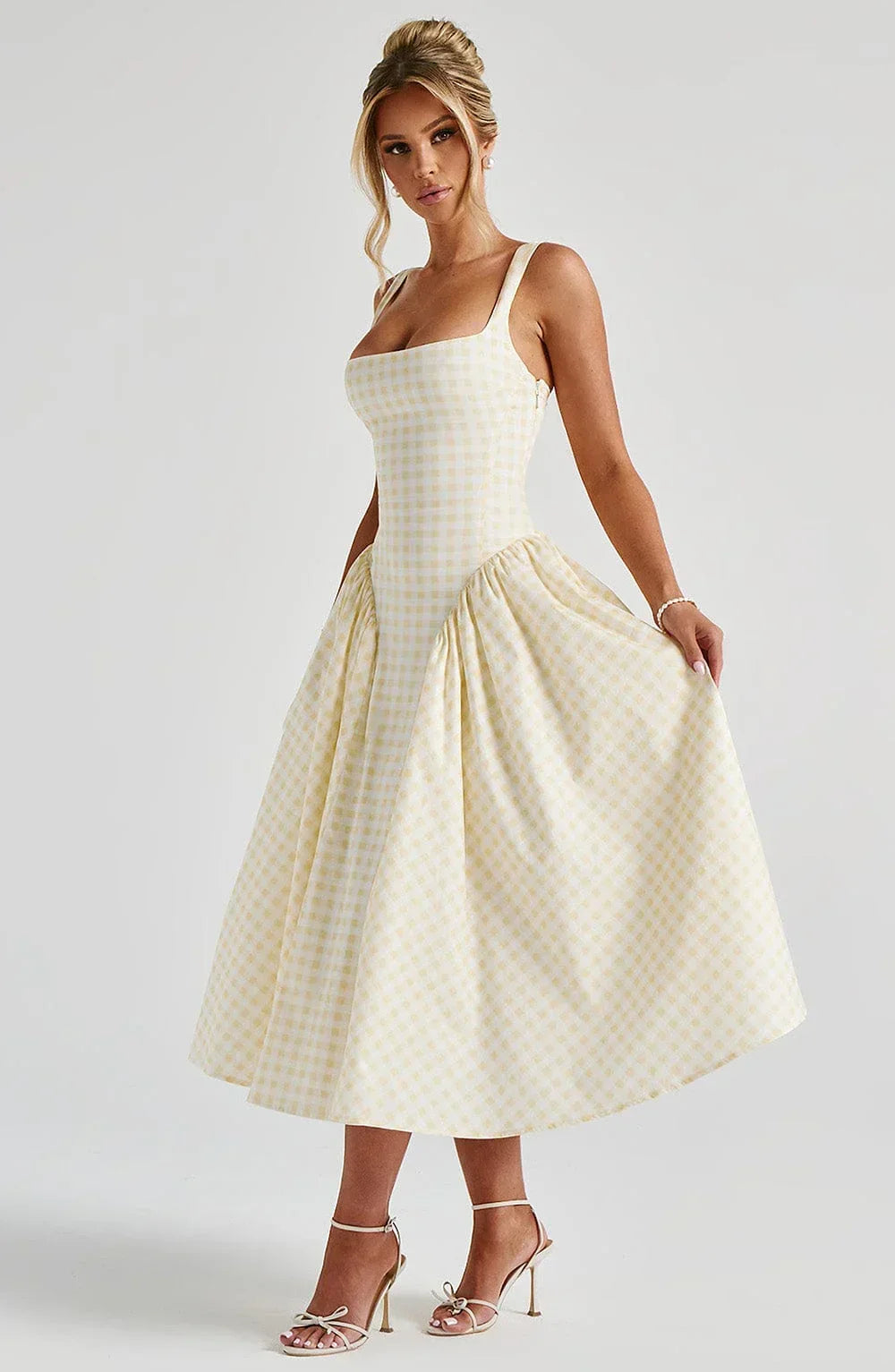 Vestito midi donna svasato a quadri e spalline larghe