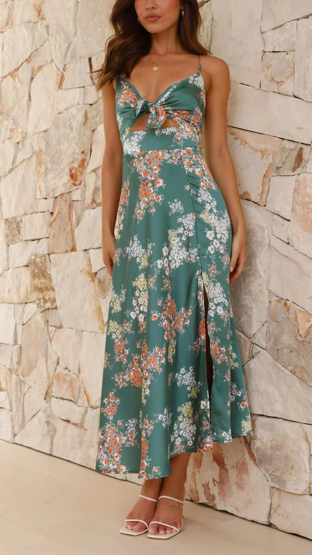 Abito midi floreale verde con fiocco e spalline sottili