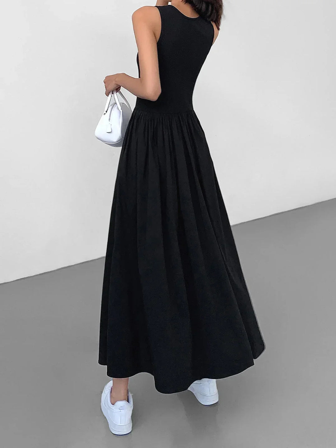 Abito midi donna senza maniche con gonna arricciata