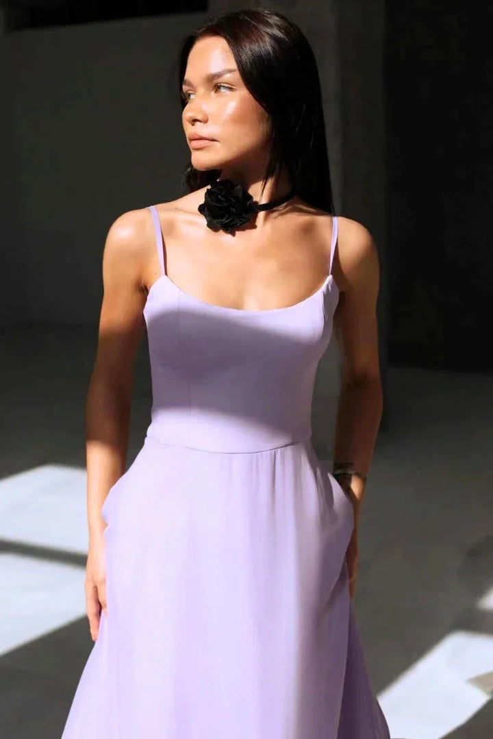 Abito midi donna con volant e spalline sottili