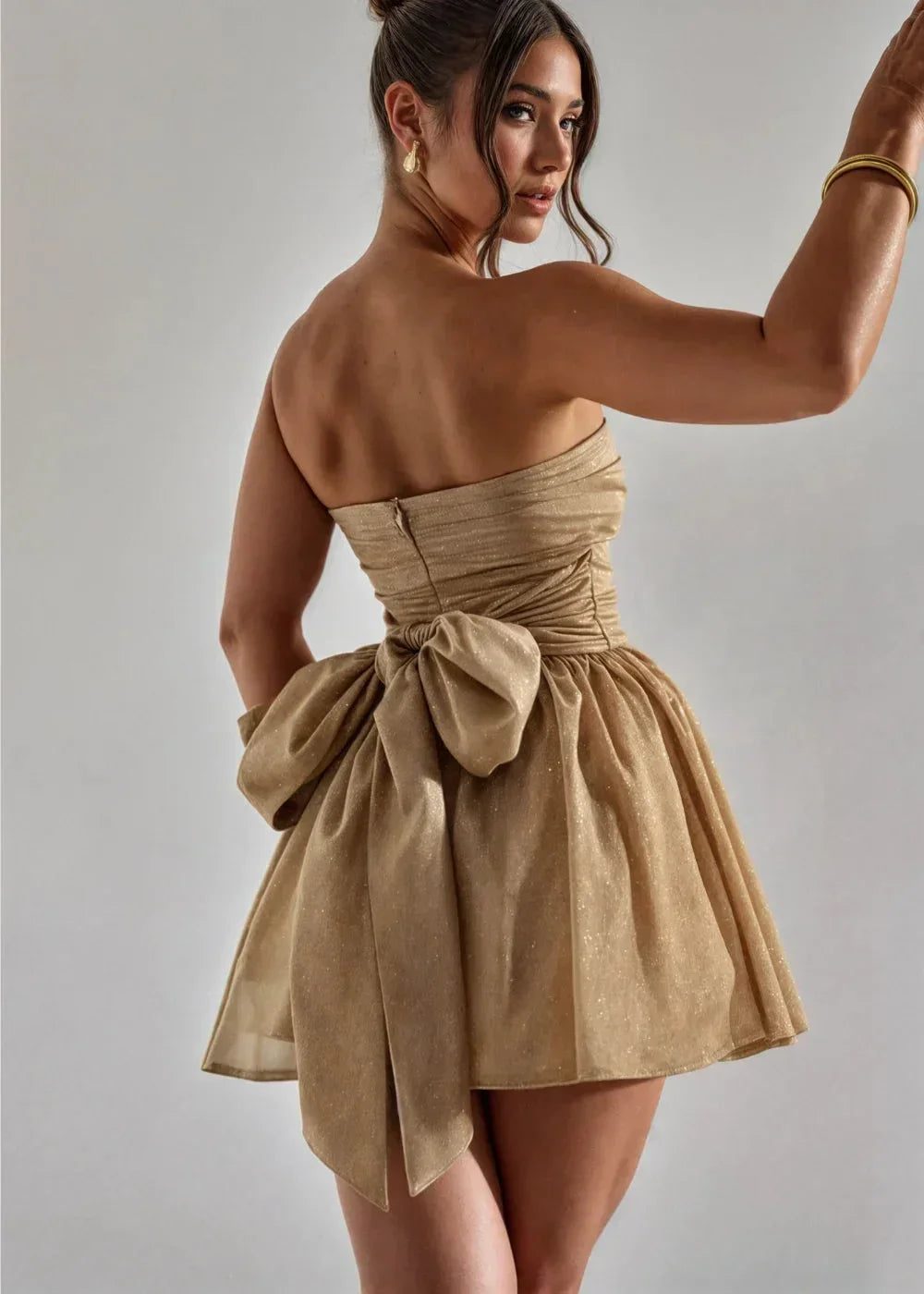 Vestito corto bustier con fiocco ed effetto paillettato