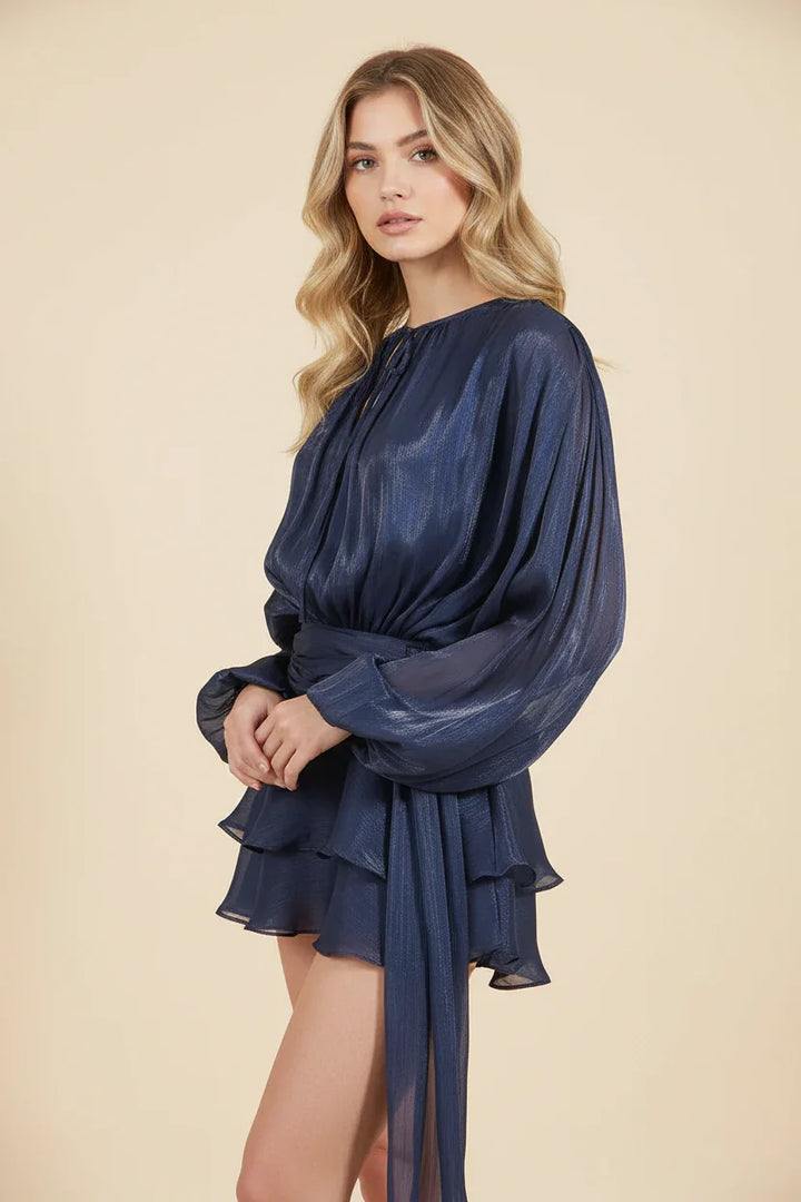 Vestito corto da donna con maniche a palloncino fluide