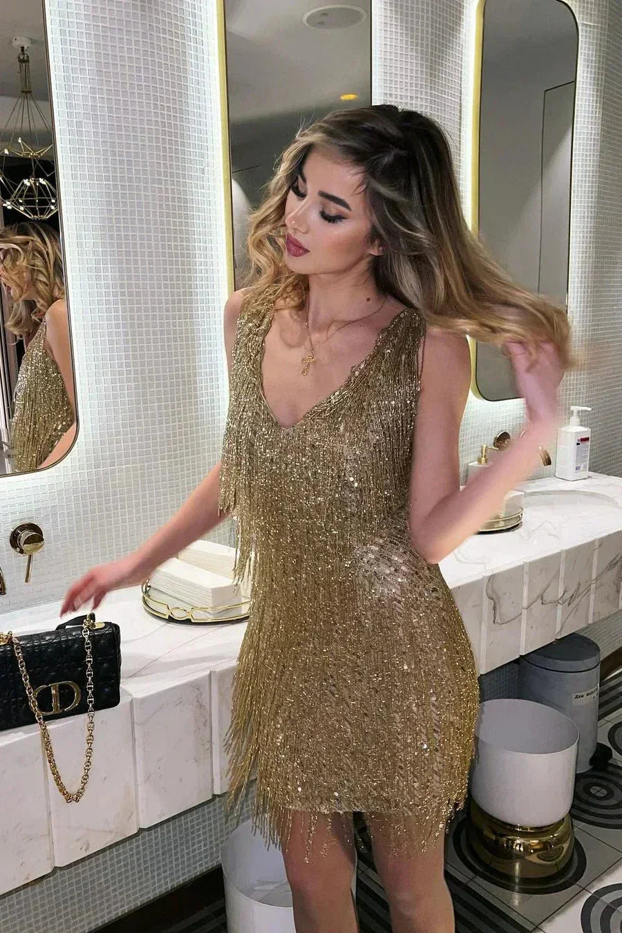 Vestito corto da donna con paillettes e frange