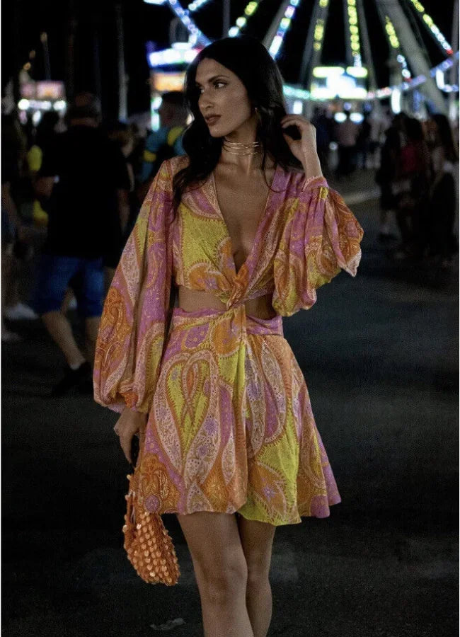 Vestito corto estivo stampato rosa e giallo con maniche lunghe
