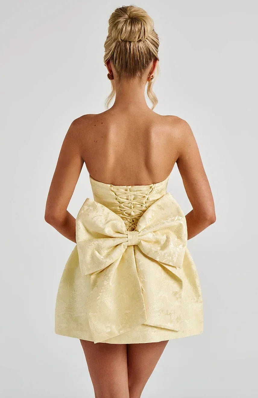 Vestito corto da donna in jacquard senza bretelle con schiena nuda