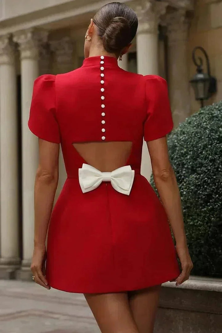 Vestito corto da donna con maniche strutturate per cocktail