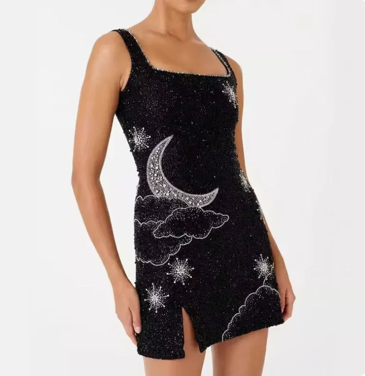 Vestito corto nero con paillettes e spalline larghe da sera