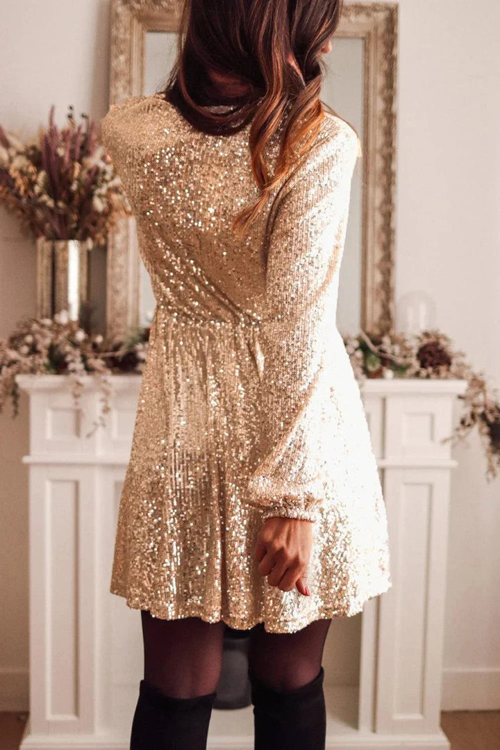 Vestito corto da donna dorato con paillettes incrociato sul davanti per la sera