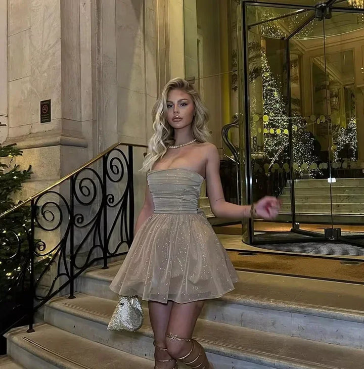 Vestito corto da donna con paillettes a bustier per la sera