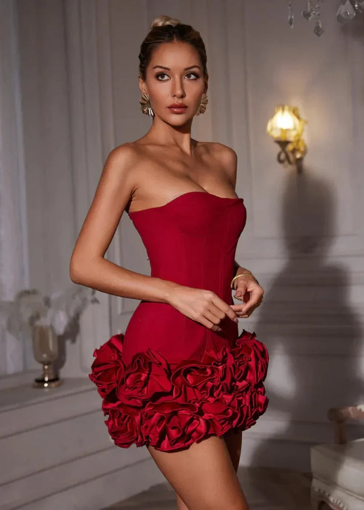 Vestito corto a bustier rosso con dettagli floreali