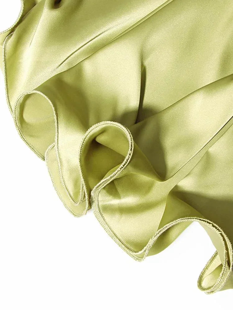 Vestito corto fluido con catena decorativa da sera
