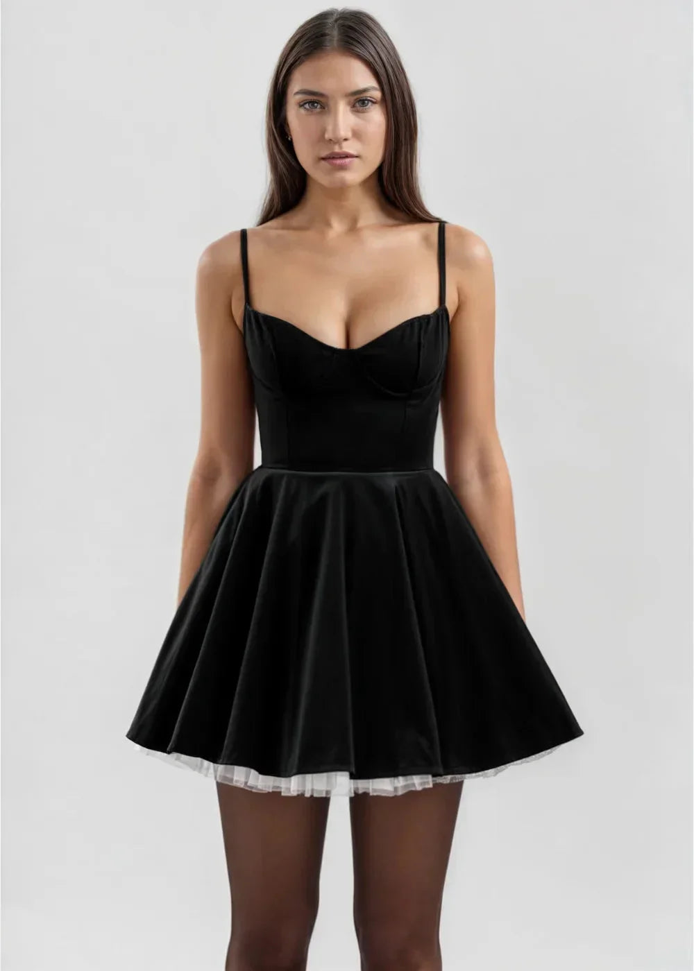 Vestito corto da sera da donna con spalline e schiena nuda