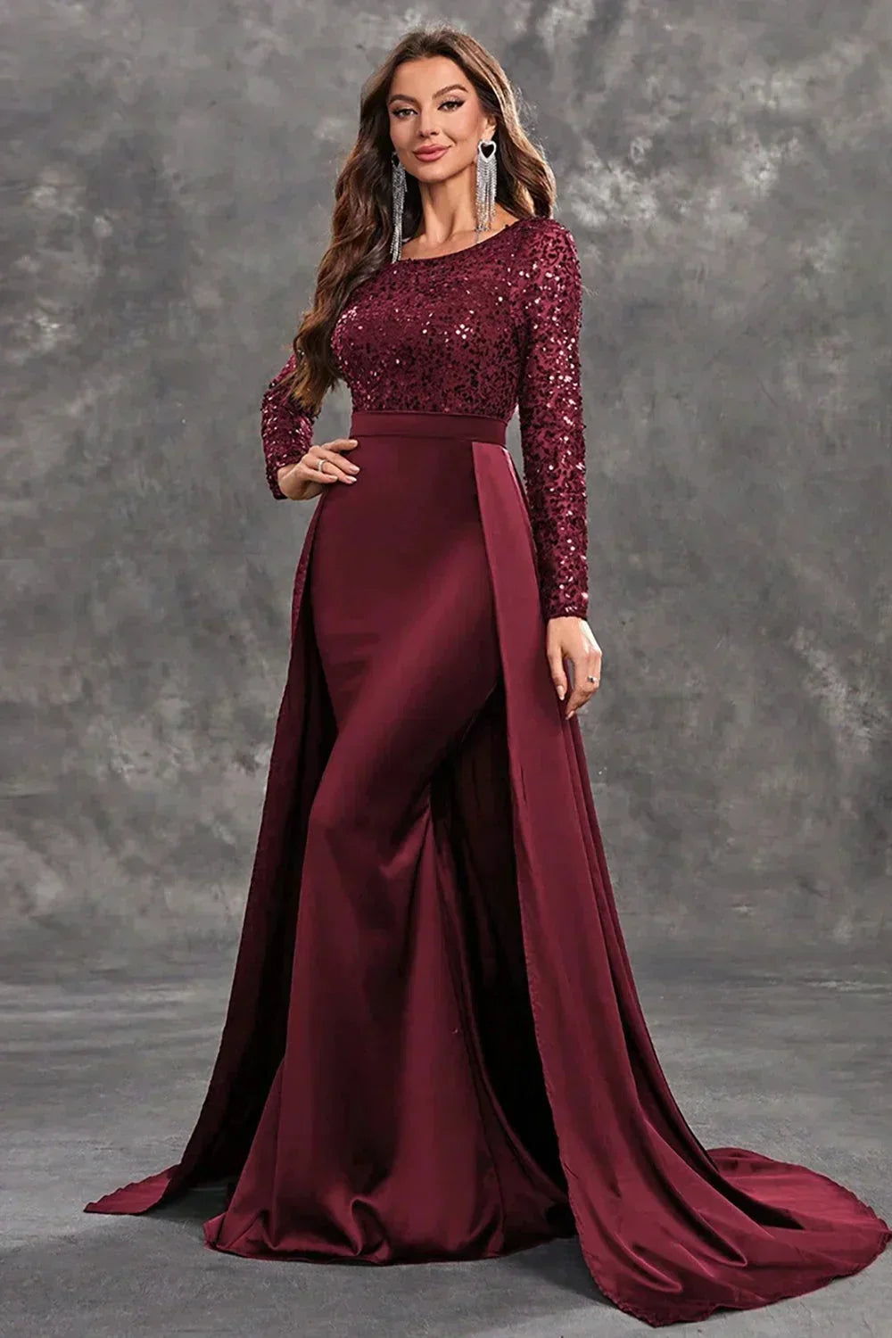 Vestito da sera lungo con paillettes e gonna fluida
