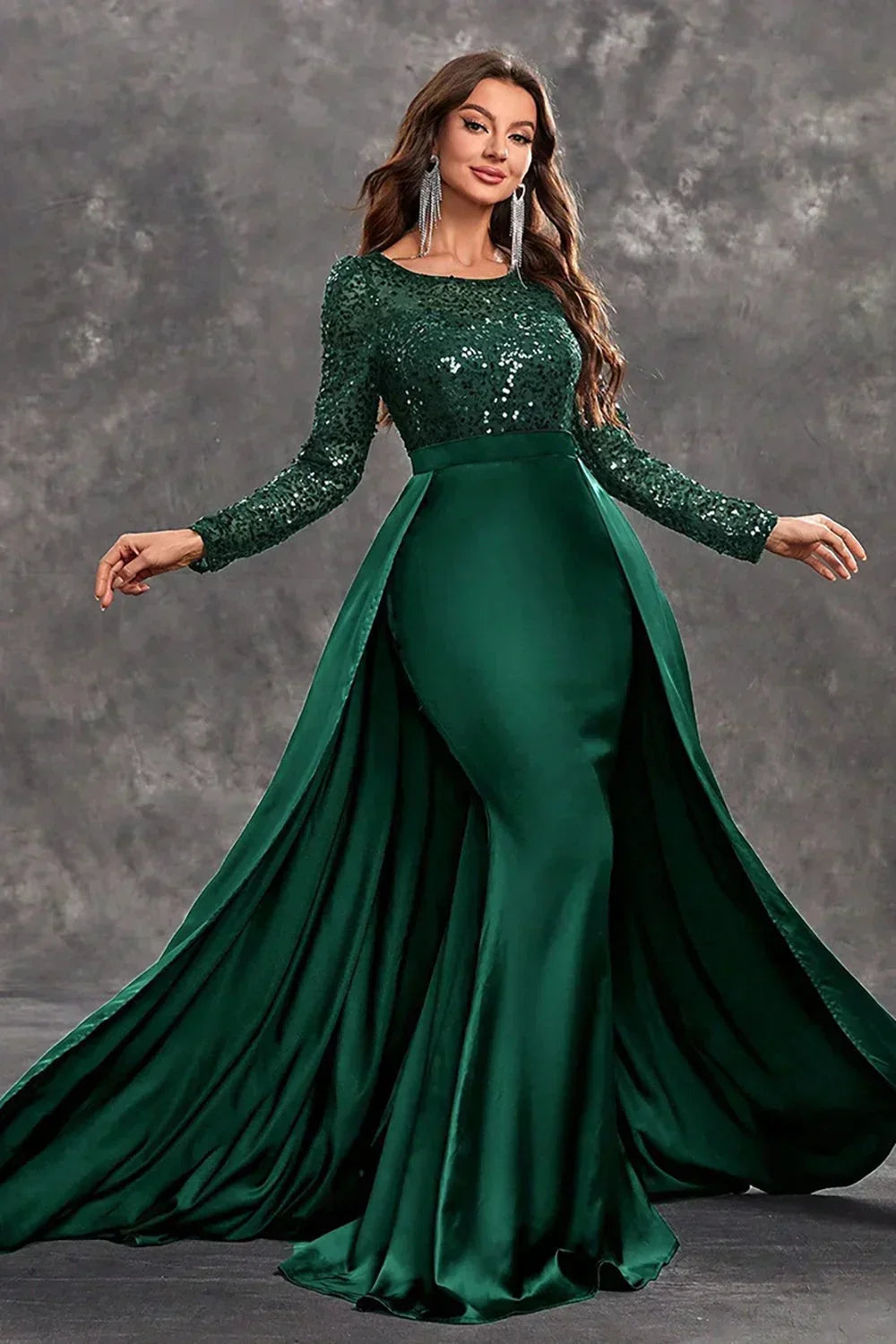 Vestito da sera lungo con paillettes e gonna fluida