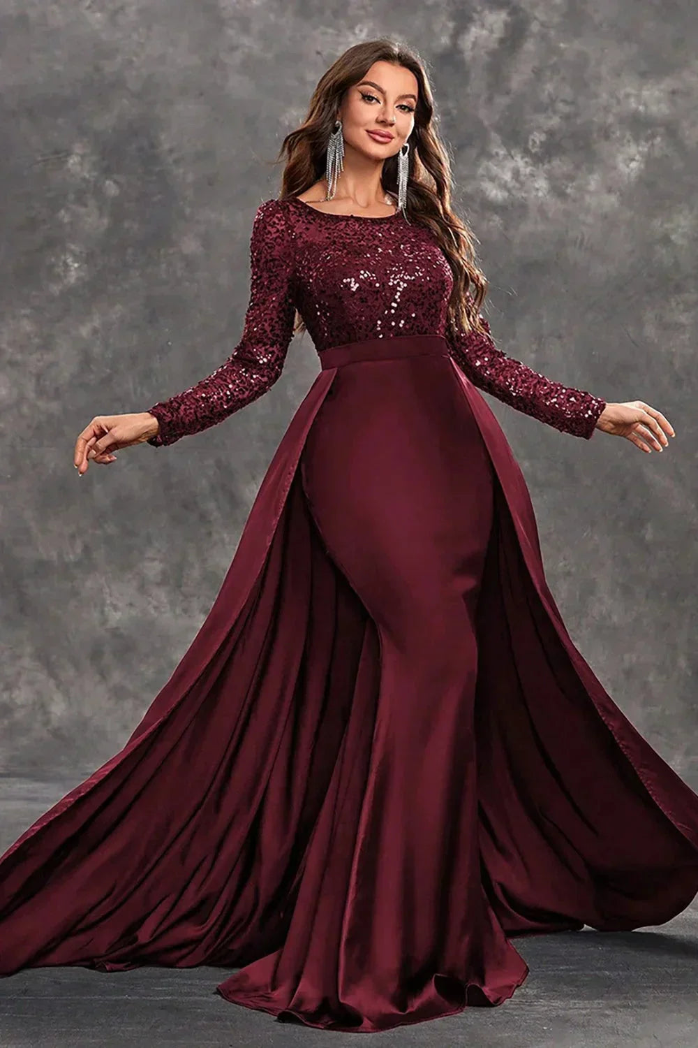Vestito da sera lungo con paillettes e gonna fluida