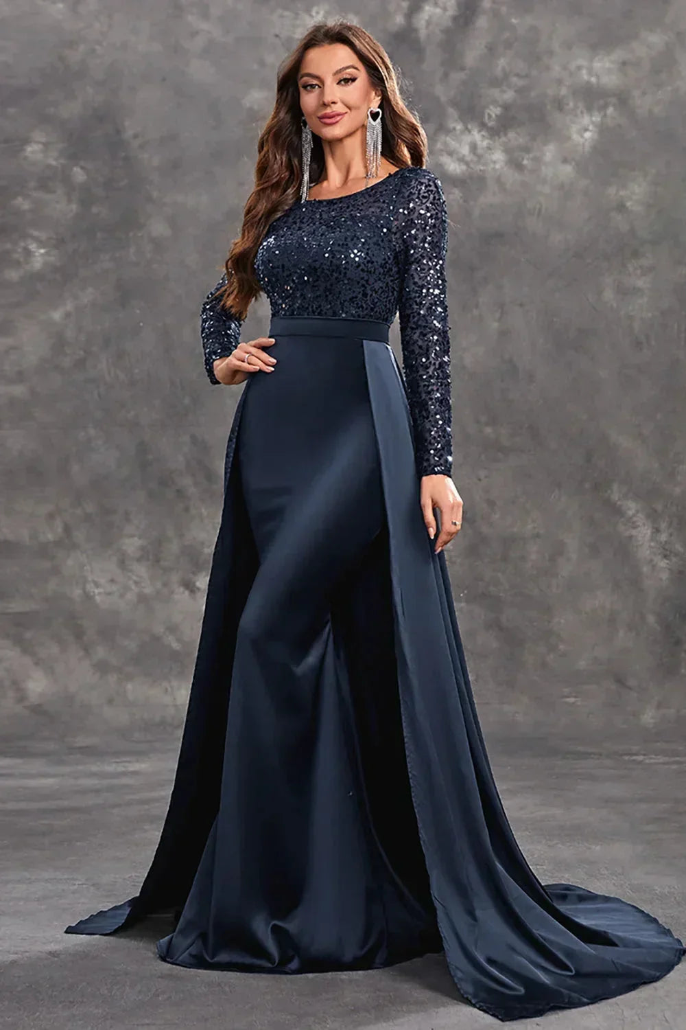 Vestito da sera lungo con paillettes e gonna fluida