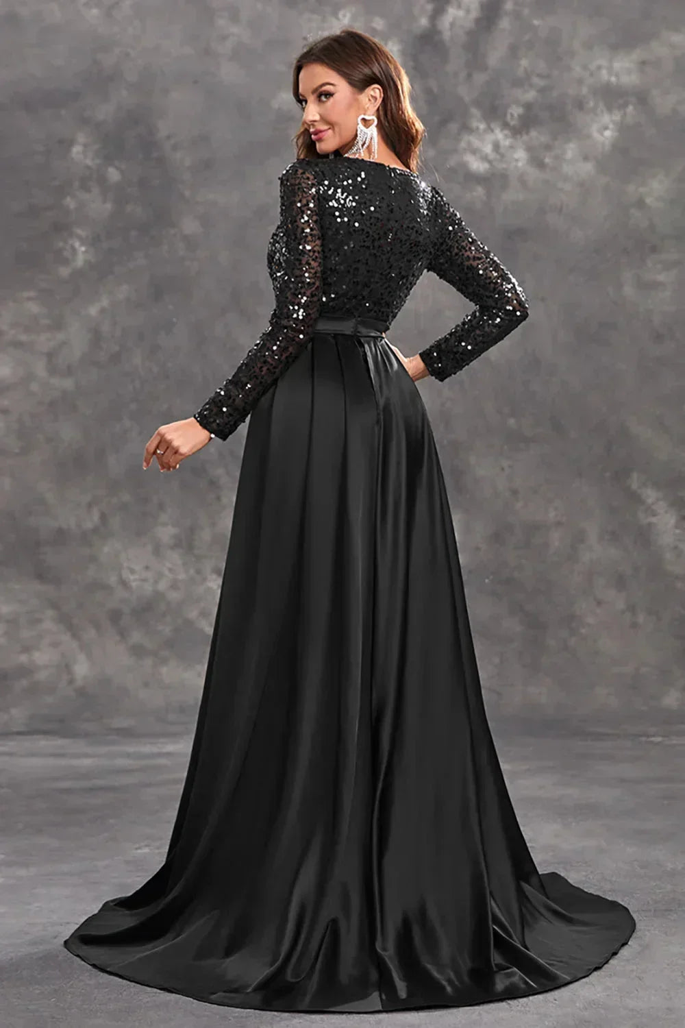 Vestito da sera lungo con paillettes e gonna fluida