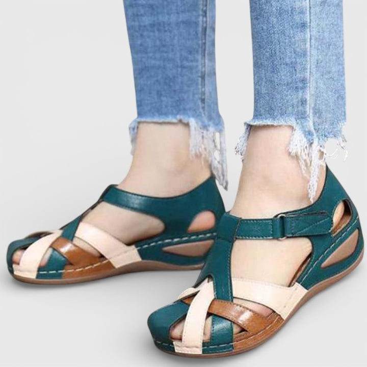 Sandali donna multicolore con cinturini incrociati punta chiusa