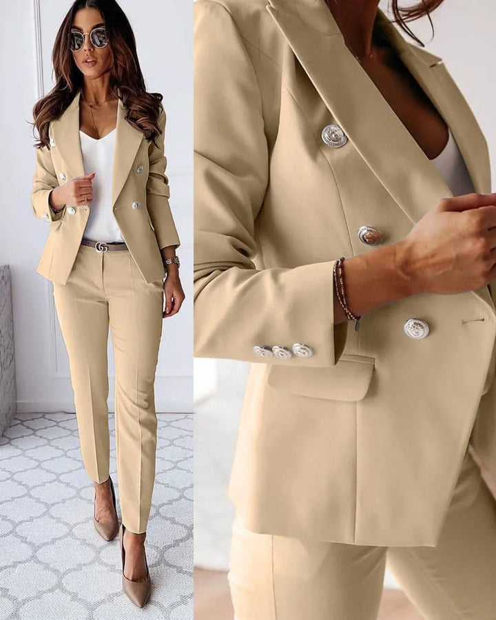 Completo da donna doppiopetto sartoriale con vestibilità moderna