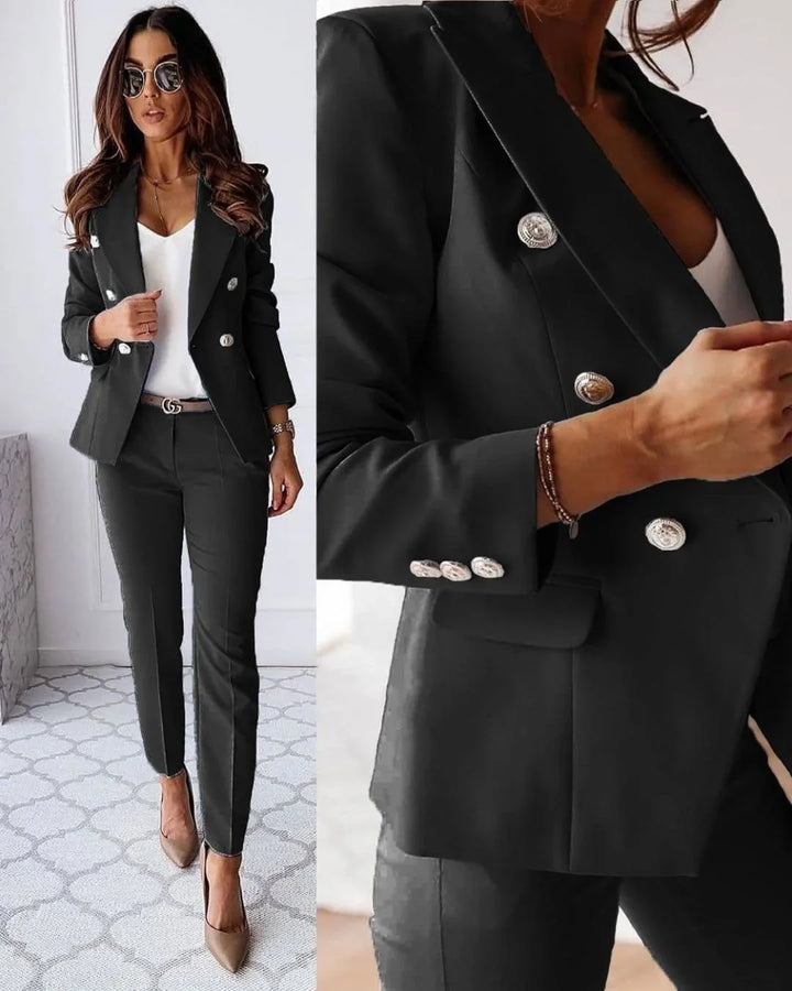 Completo da donna doppiopetto sartoriale con vestibilità moderna