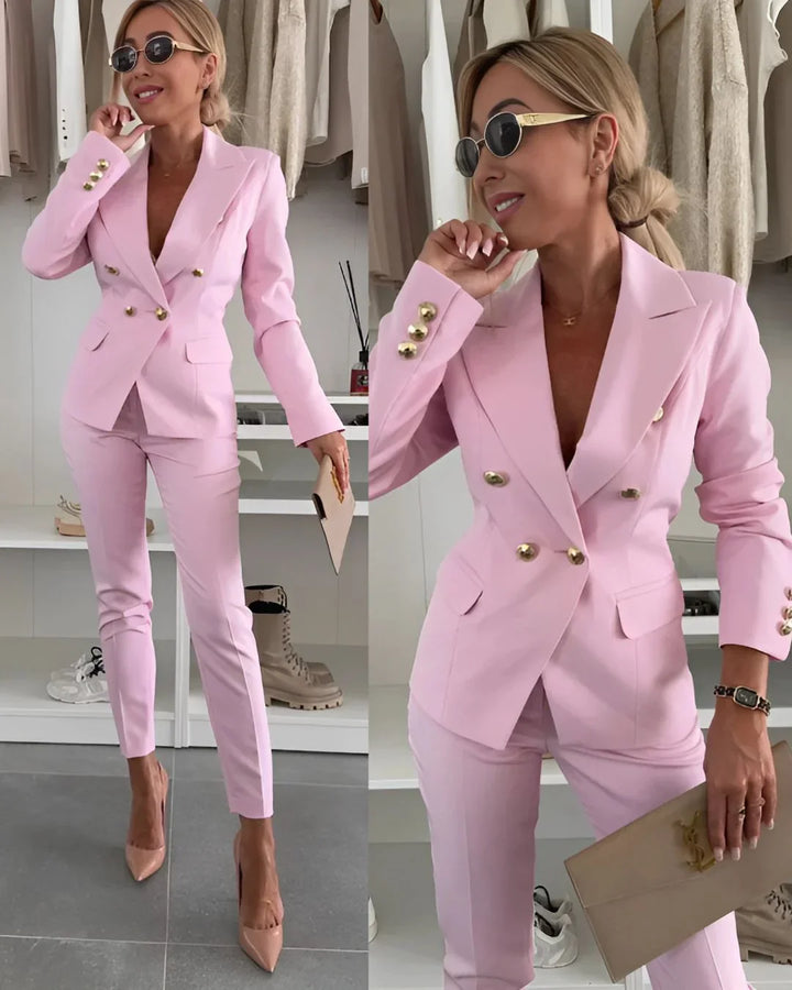 Completo da donna doppiopetto sartoriale con vestibilità moderna