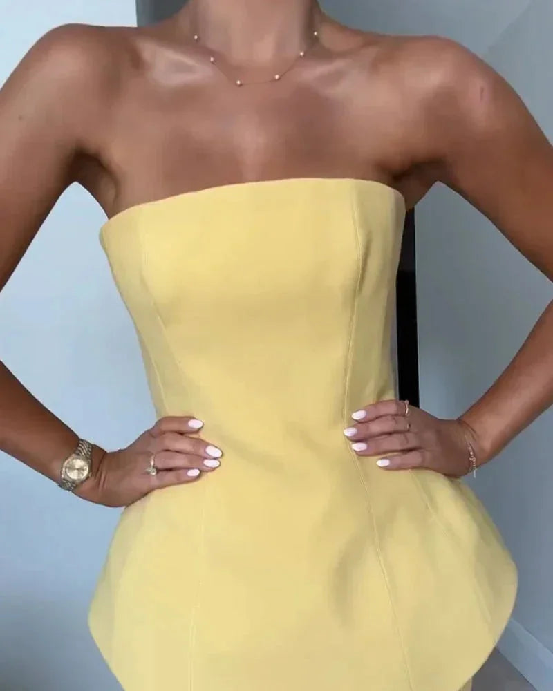 Completo bustier giallo con gonna a costine midi