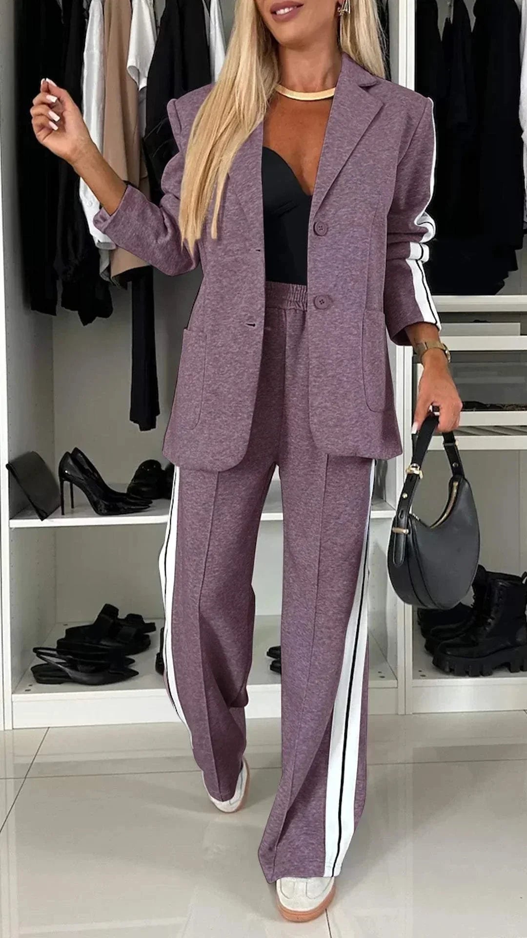 Completo blazer e pantaloni da donna con righe e tasche