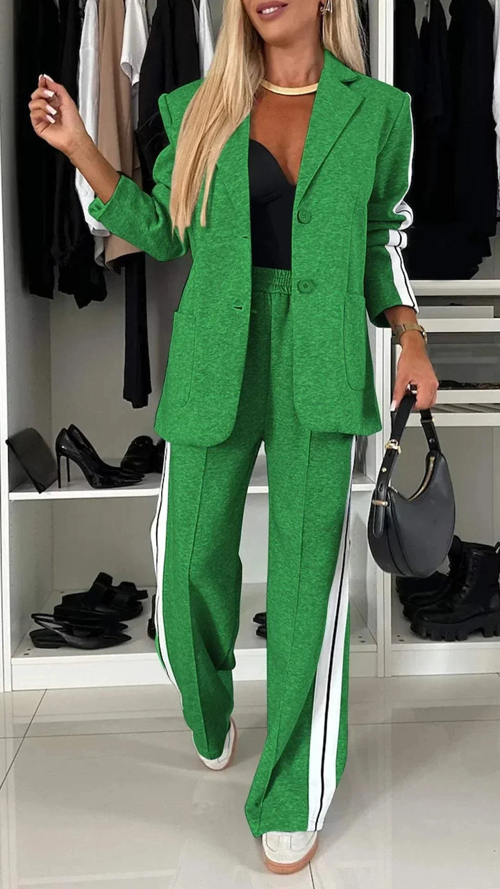 Completo blazer e pantaloni da donna con righe e tasche